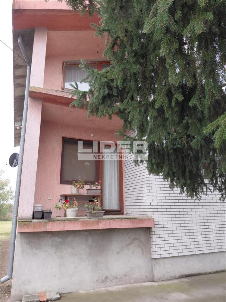 Kuća Prodaja Pećinci  200 m2
