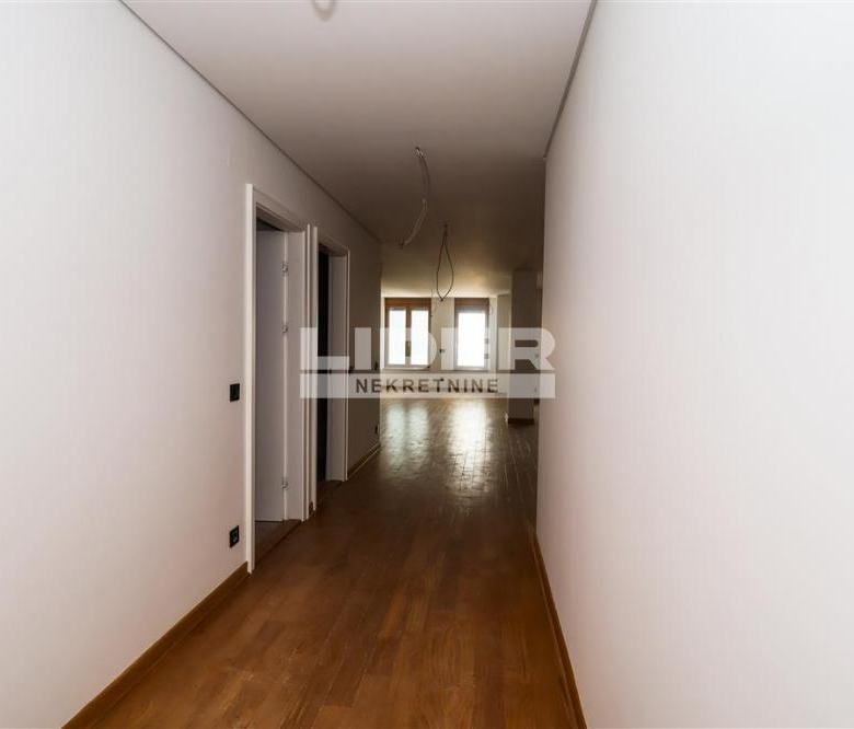 Stan Izdavanje Beograd Hram Svetog Save 261 m2