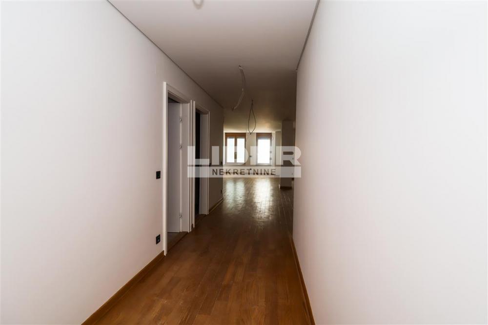 Stan Izdavanje Beograd Hram Svetog Save 261 m2
