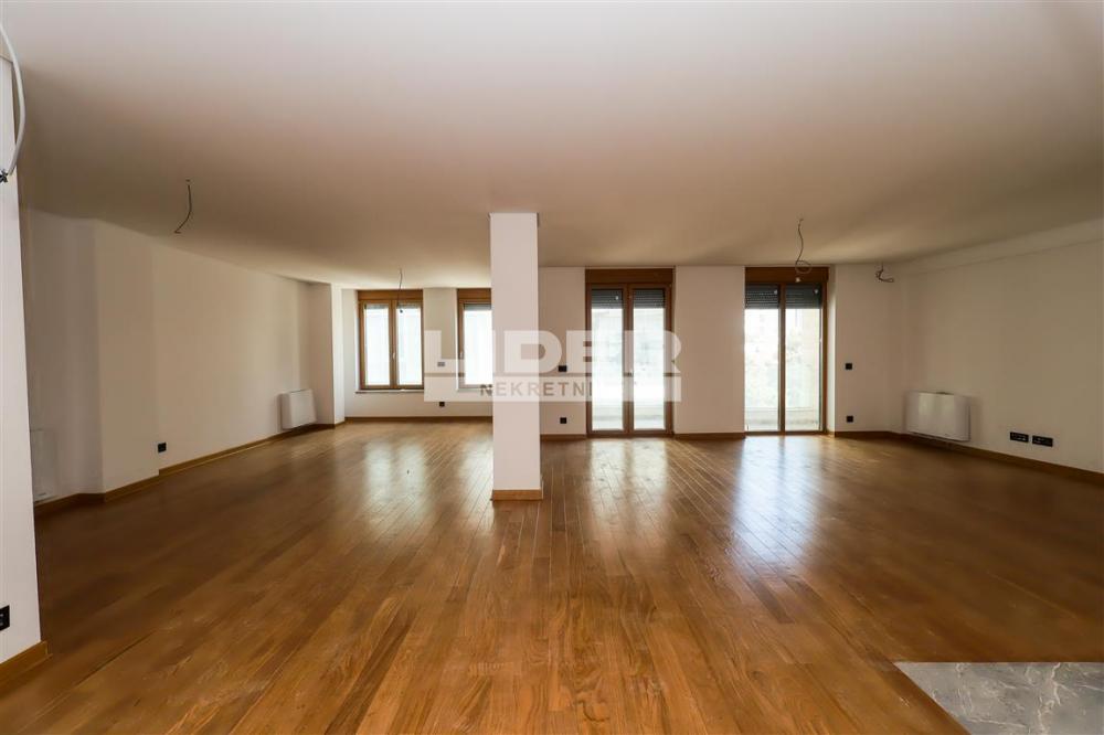 Stan Izdavanje Beograd Hram Svetog Save 261 m2