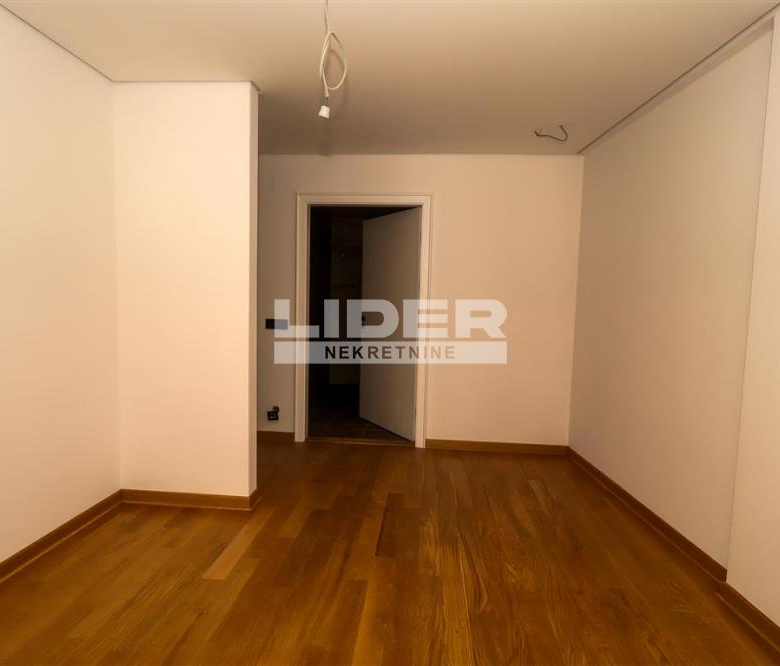 Stan Izdavanje Beograd Hram Svetog Save 261 m2