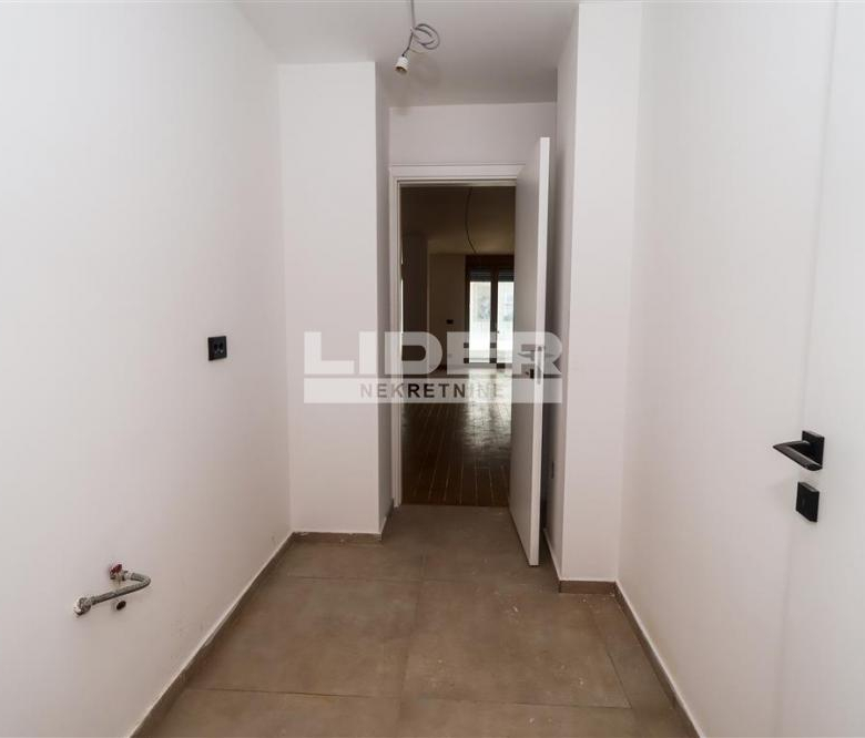 Stan Izdavanje Beograd Hram Svetog Save 261 m2
