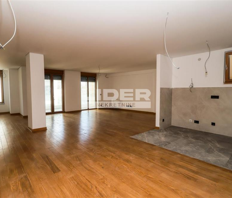 Stan Izdavanje Beograd Hram Svetog Save 261 m2