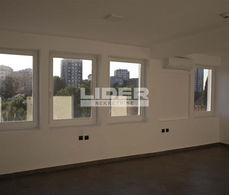 Lokal Izdavanje Beograd Karaburma 1450 m2