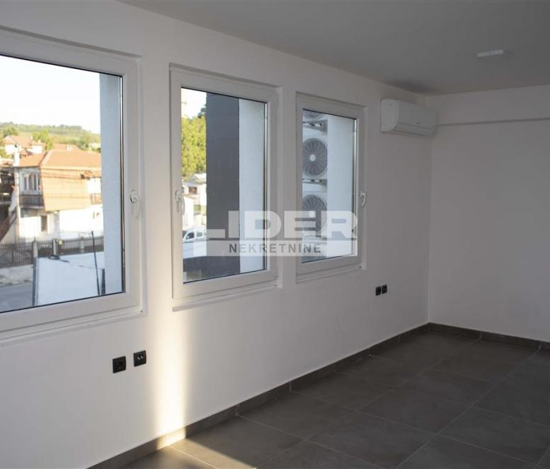 Lokal Izdavanje Beograd Karaburma 1450 m2