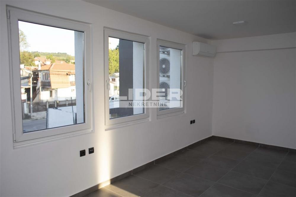 Lokal Izdavanje Beograd Lokal Izdavanje Beograd Karaburma 1450 m2