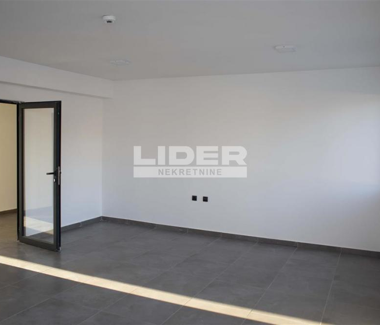 Lokal Izdavanje Beograd Karaburma 1450 m2