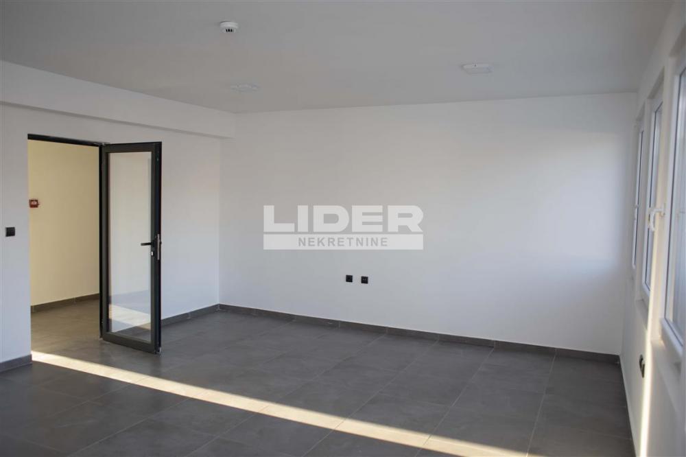 Lokal Izdavanje Beograd Lokal Izdavanje Beograd Karaburma 1450 m2