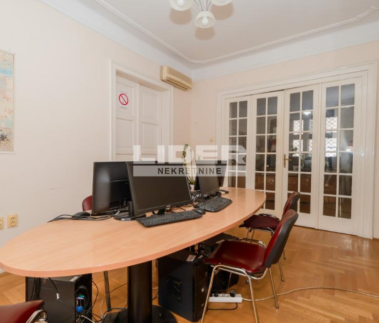 Salonac u reprezentativnoj zgradi ID#1231.