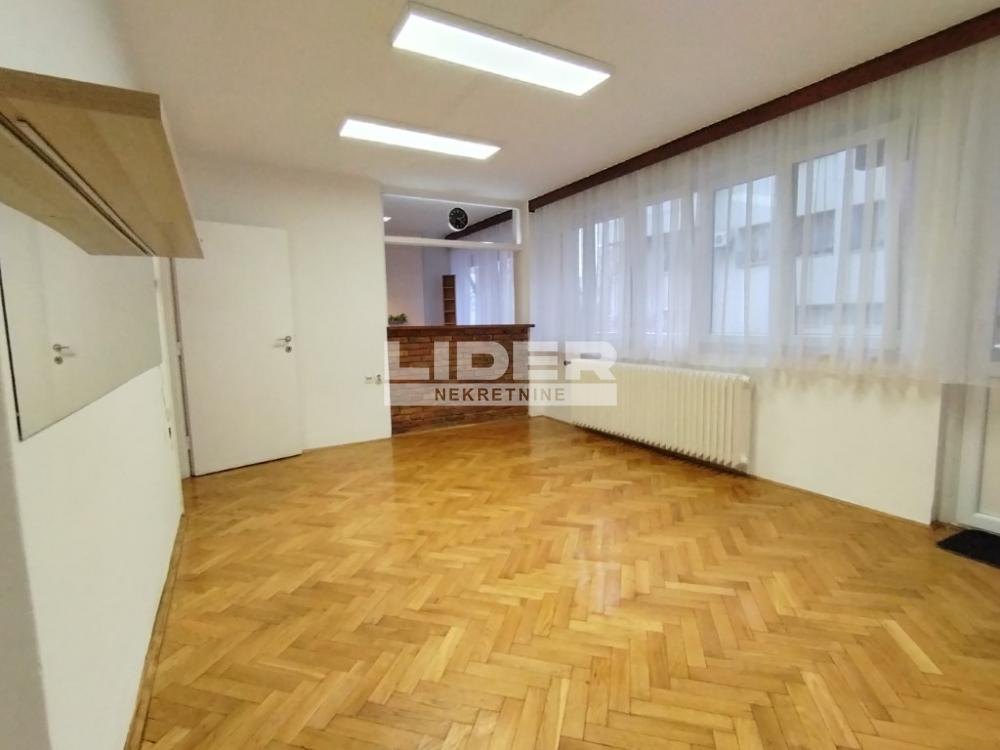 Lokal Izdavanje Beograd Kalenić Pijaca 53 m2