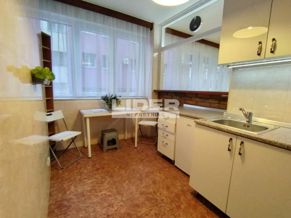 Lokal Izdavanje Beograd Kalenić Pijaca 53 m2