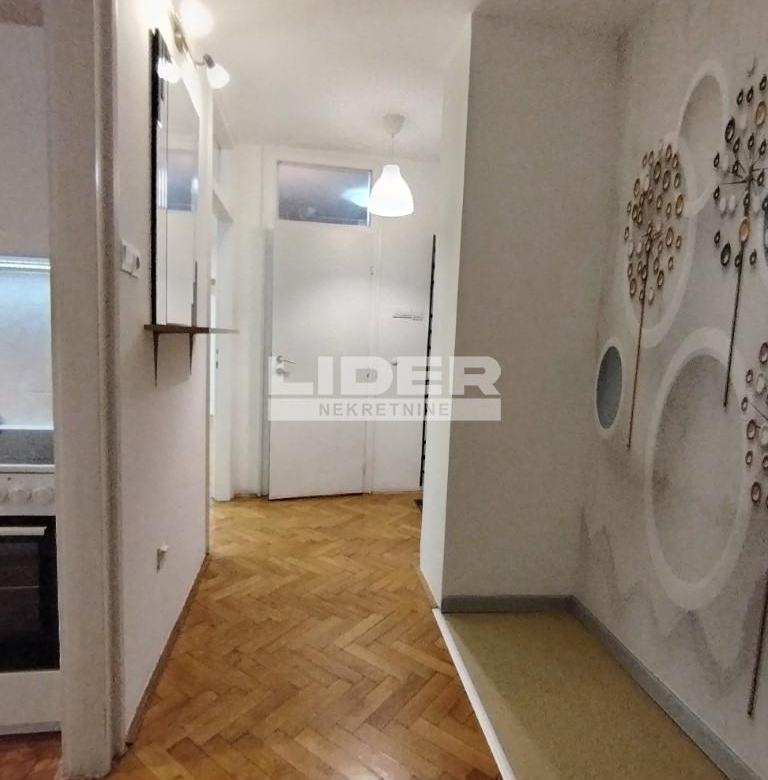 Lokal Izdavanje Beograd Kalenić Pijaca 53 m2