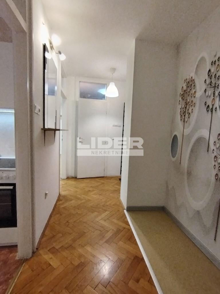 Lokal Izdavanje Beograd Kalenić Pijaca 53 m2