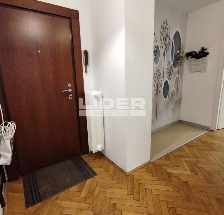 Lokal Izdavanje Beograd Kalenić Pijaca 53 m2