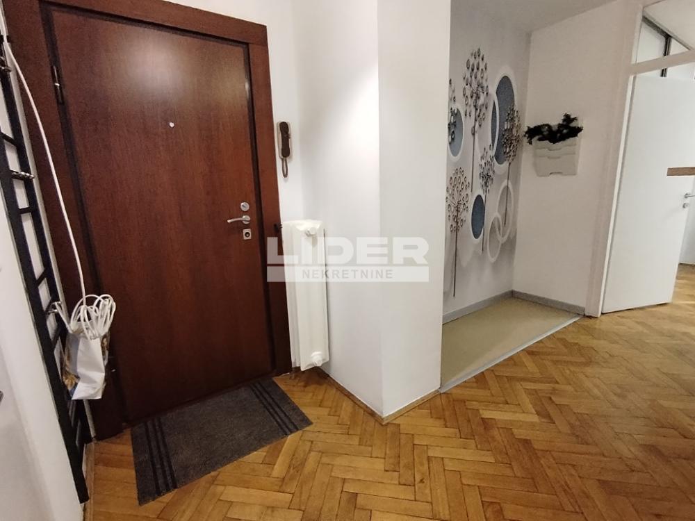 Lokal Izdavanje Beograd Kalenić Pijaca 53 m2