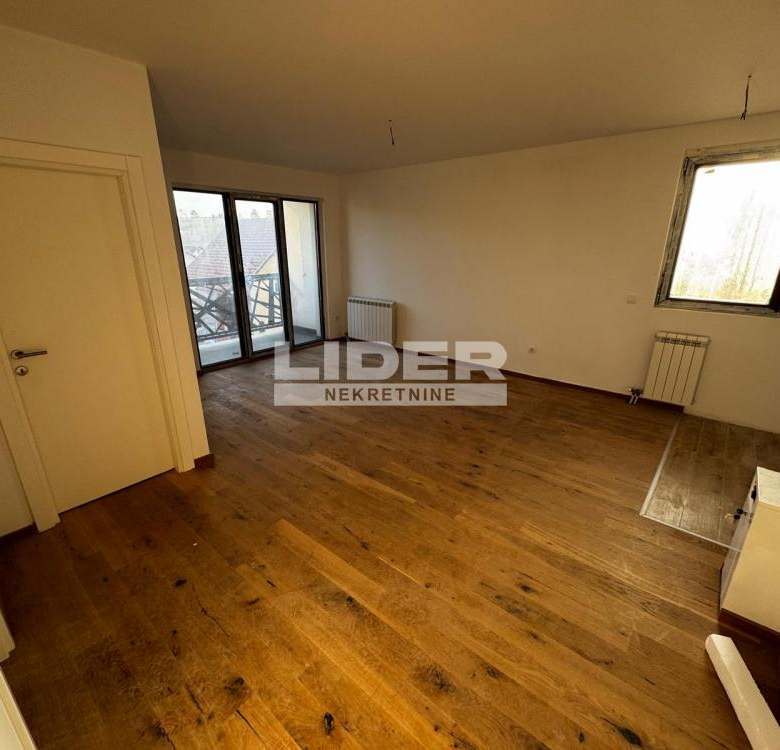 U mirnoj zgradi sa liftom, lux opremljen i namešten apartman. ID#135727.