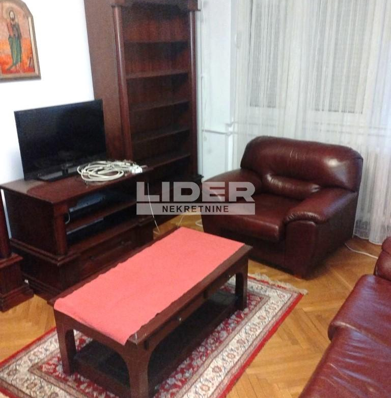 Izdaje se stan – Beograd, Takovska (kod Palilulske pijace) ID#4125.