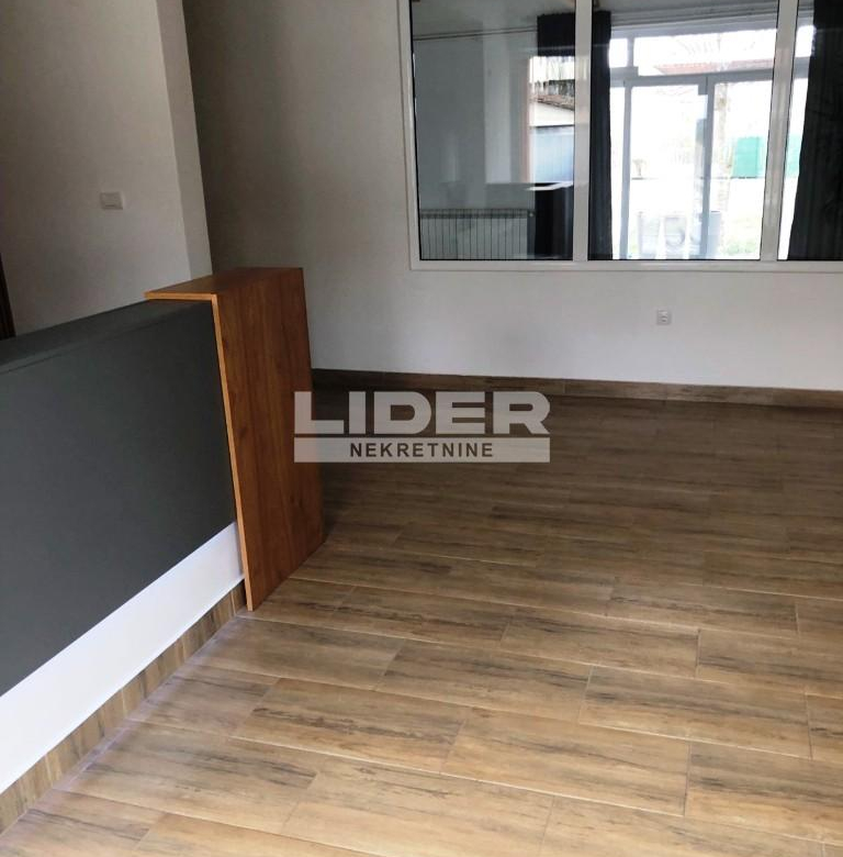 Lokal Izdavanje Beograd  325 m2