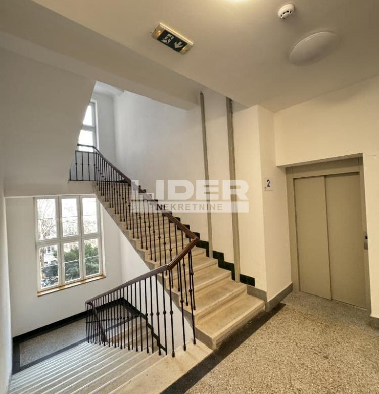 Lokal Izdavanje Beograd Centar (Savski Venac) 60 m2