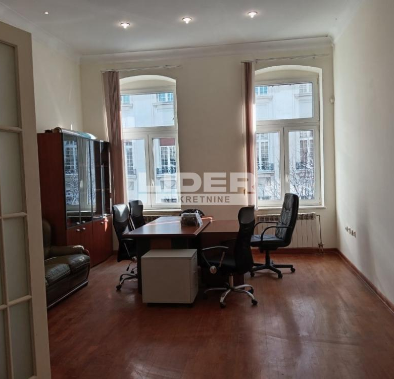 Salonac kod Kalemegdana u Knez Mihailovoj ID#136224.