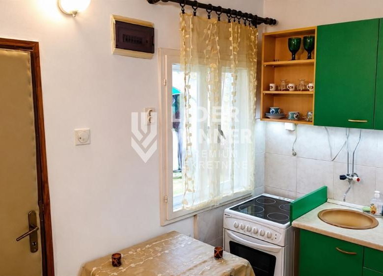 Garsonjera 18m2 Crveni krst ID#136345.