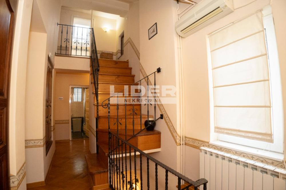 Stan Izdavanje Beograd Stan Izdavanje Beograd Kosančićev Venac 150 m2