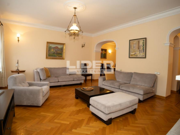 Stan Izdavanje Beograd Kosančićev Venac 150 m2