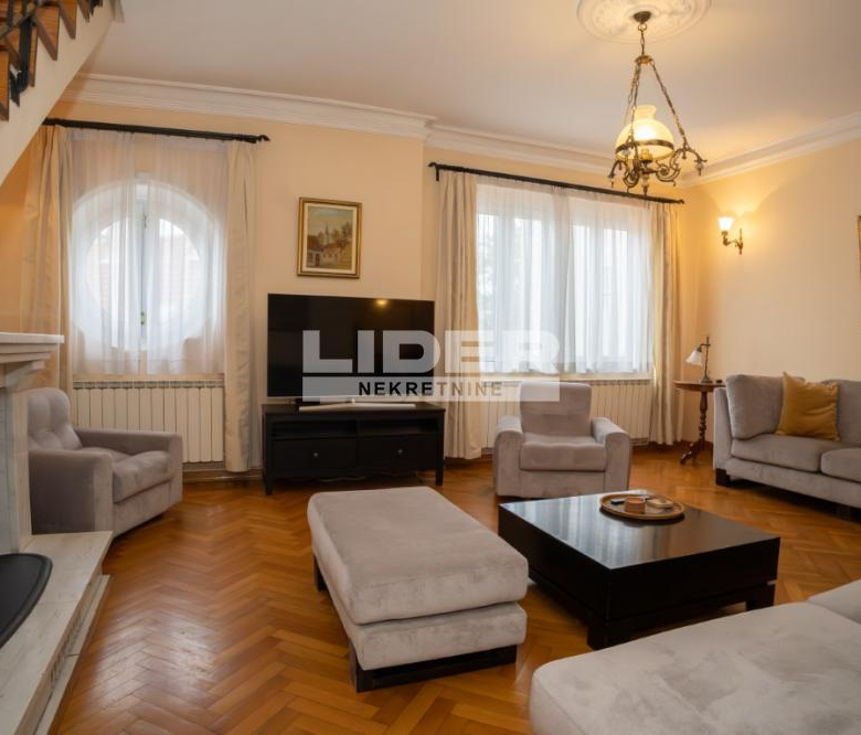 Stan Izdavanje Beograd Kosančićev Venac 150 m2
