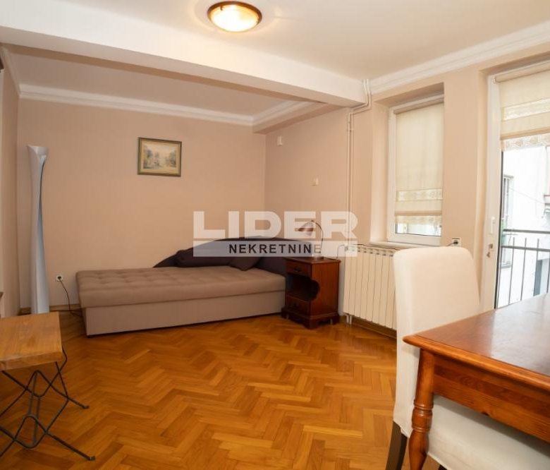 Stan Izdavanje Beograd Kosančićev Venac 150 m2