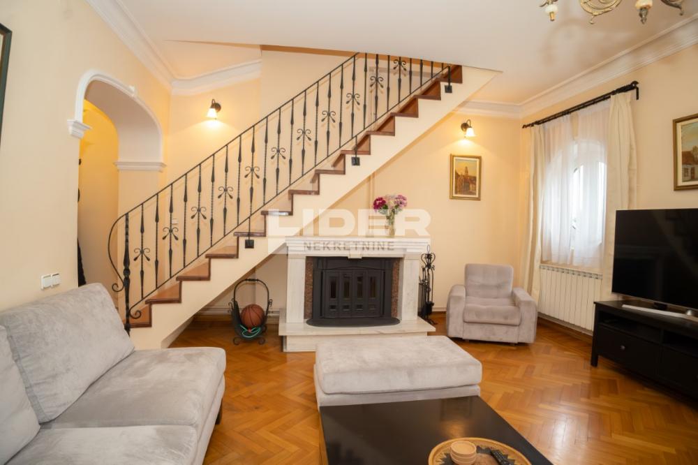 Stan Izdavanje Beograd Stan Izdavanje Beograd Kosančićev Venac 150 m2