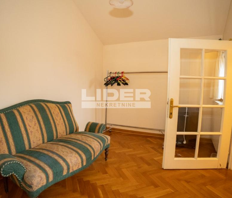 Stan Izdavanje Beograd Kosančićev Venac 150 m2