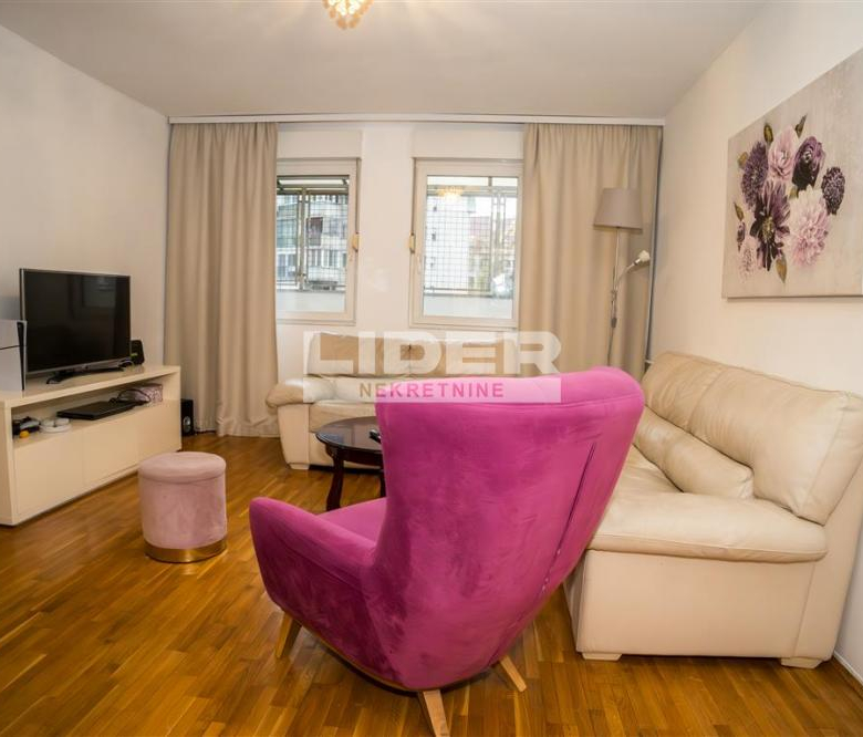 Izuzetna lokacija  – mereno 85m2 ID#135209.