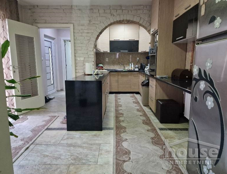 Kuća Prodaja Novi Sad  250 m2