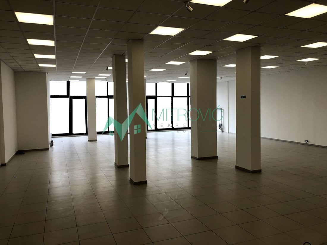 Lokal Prodaja Novi Sad  330 m2