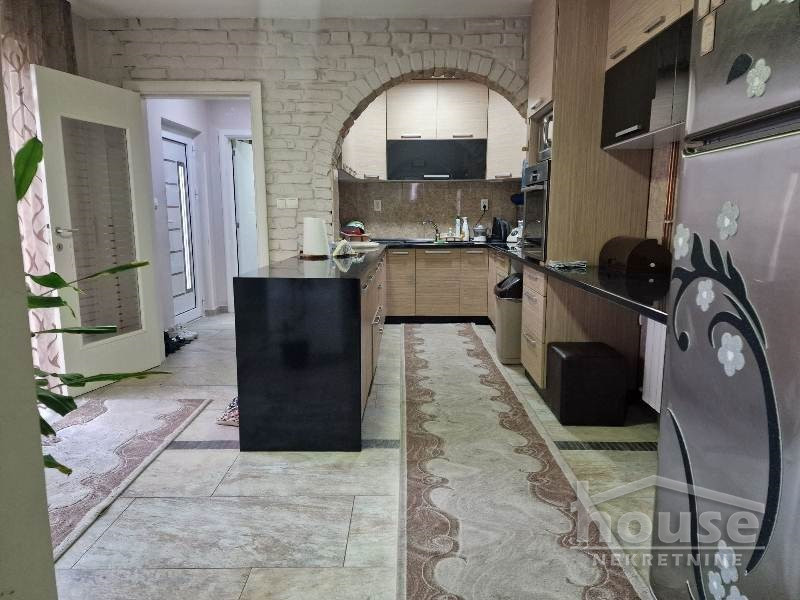 Kuća Prodaja Novi Sad  250 m2