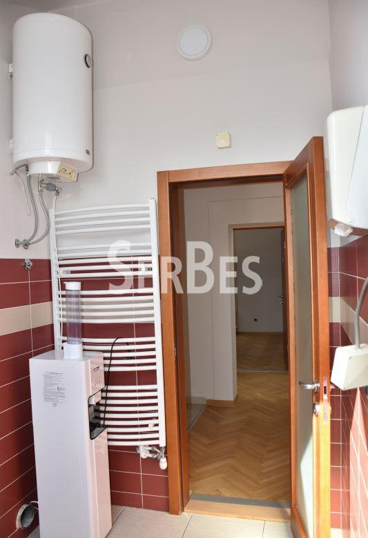 Lokal Izdavanje Novi Sad  185 m2