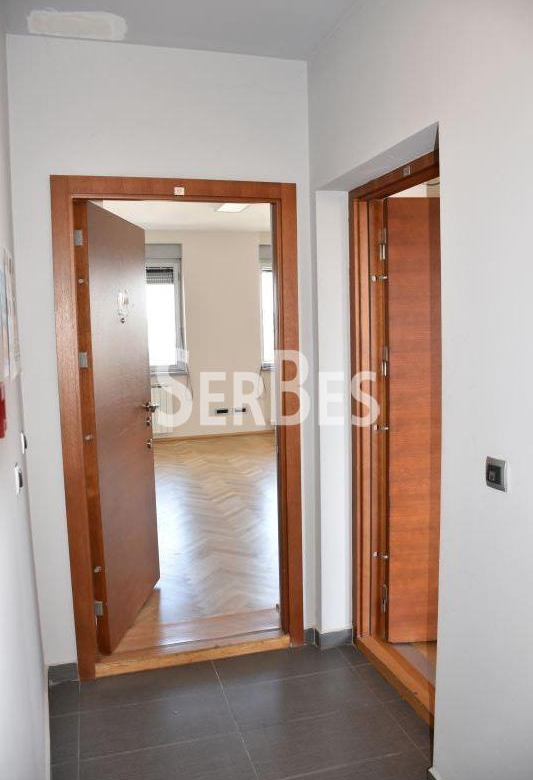 Lokal Izdavanje Novi Sad  162 m2