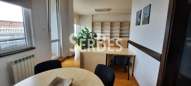Lokal Izdavanje Novi Sad  210 m2