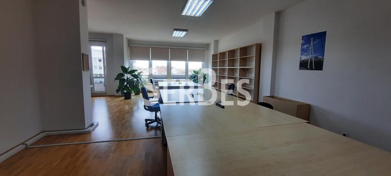 Lokal Izdavanje Novi Sad  210 m2