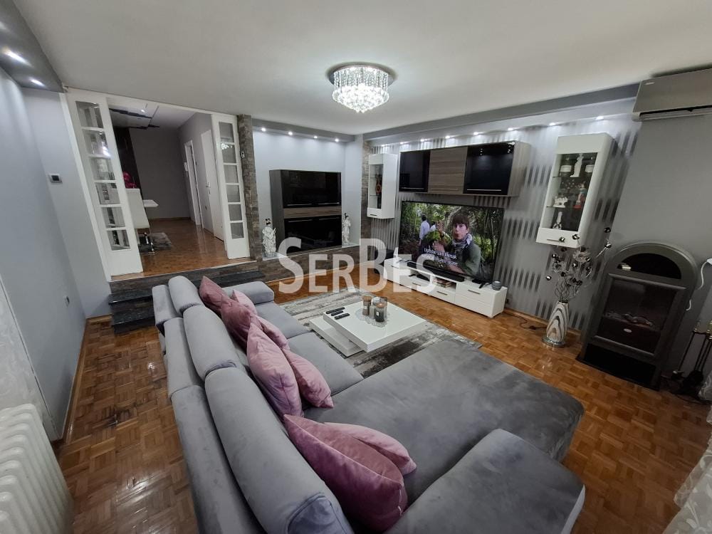 Stan Prodaja Novi Sad  90 m2