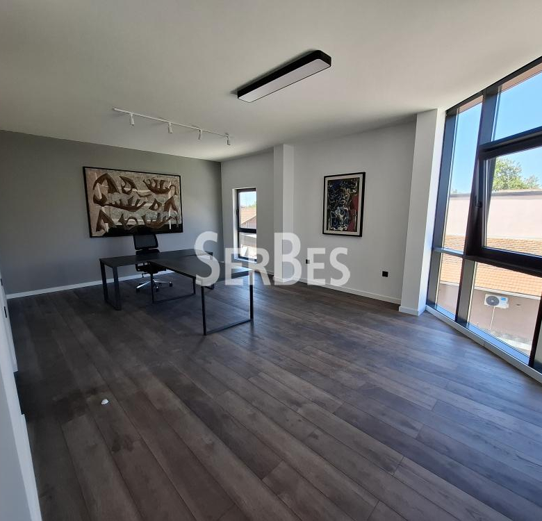 Lokal Prodaja Novi Sad  600 m2