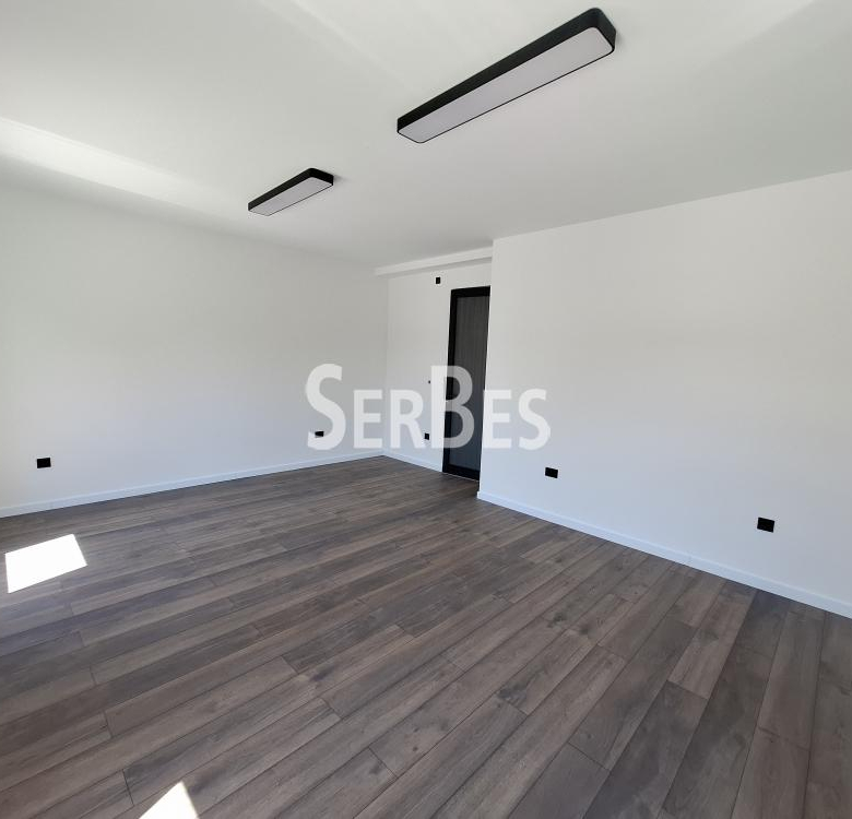 Lokal Prodaja Novi Sad  600 m2