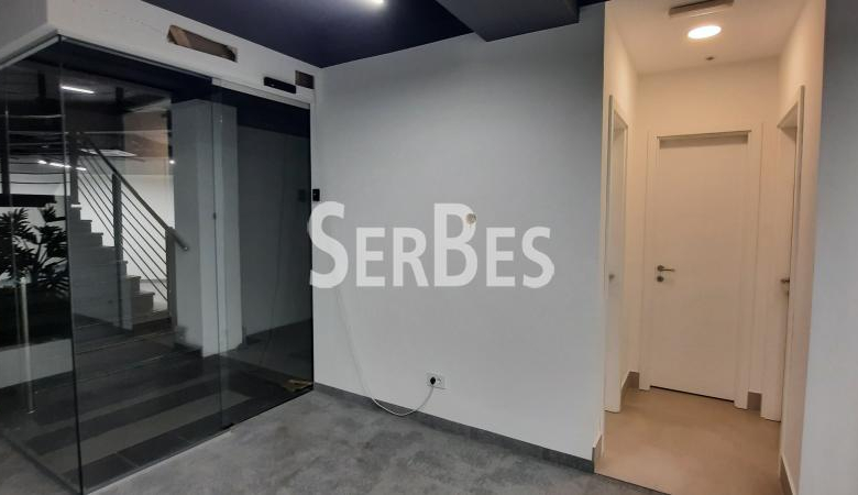 Lokal Prodaja Novi Sad  305 m2