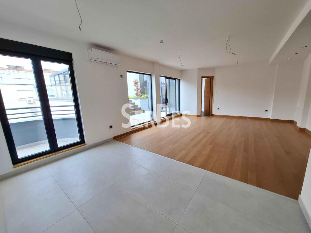 Stan Prodaja Novi Sad  240 m2