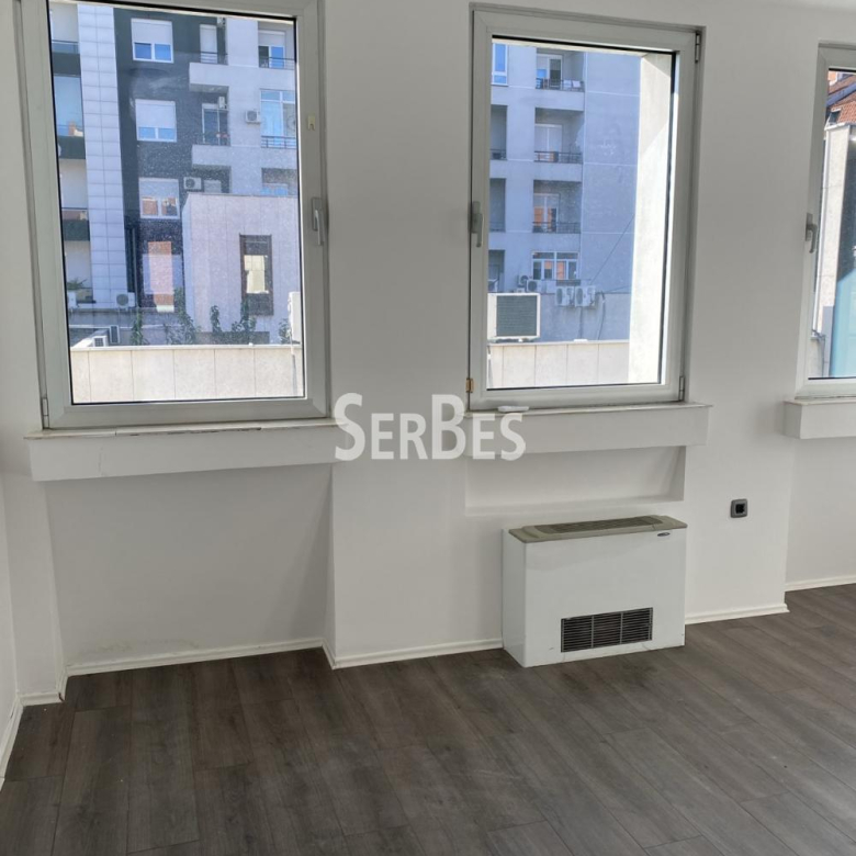 Lokal Izdavanje Novi Sad  352 m2