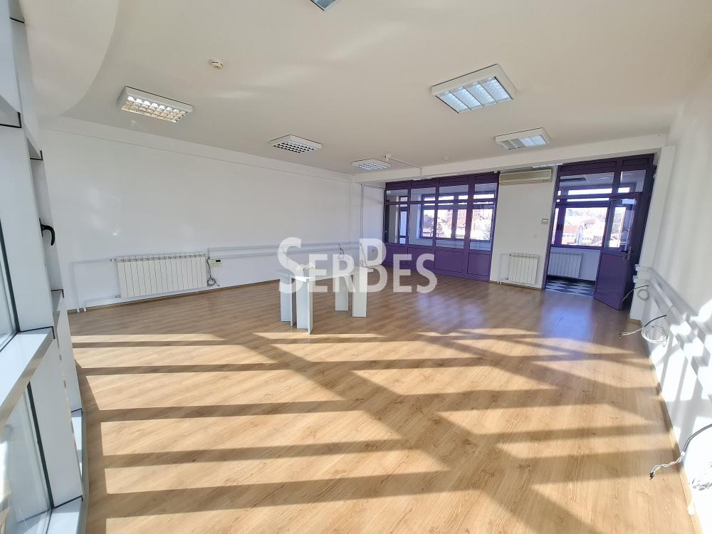 Lokal Izdavanje Novi Sad  500 m2