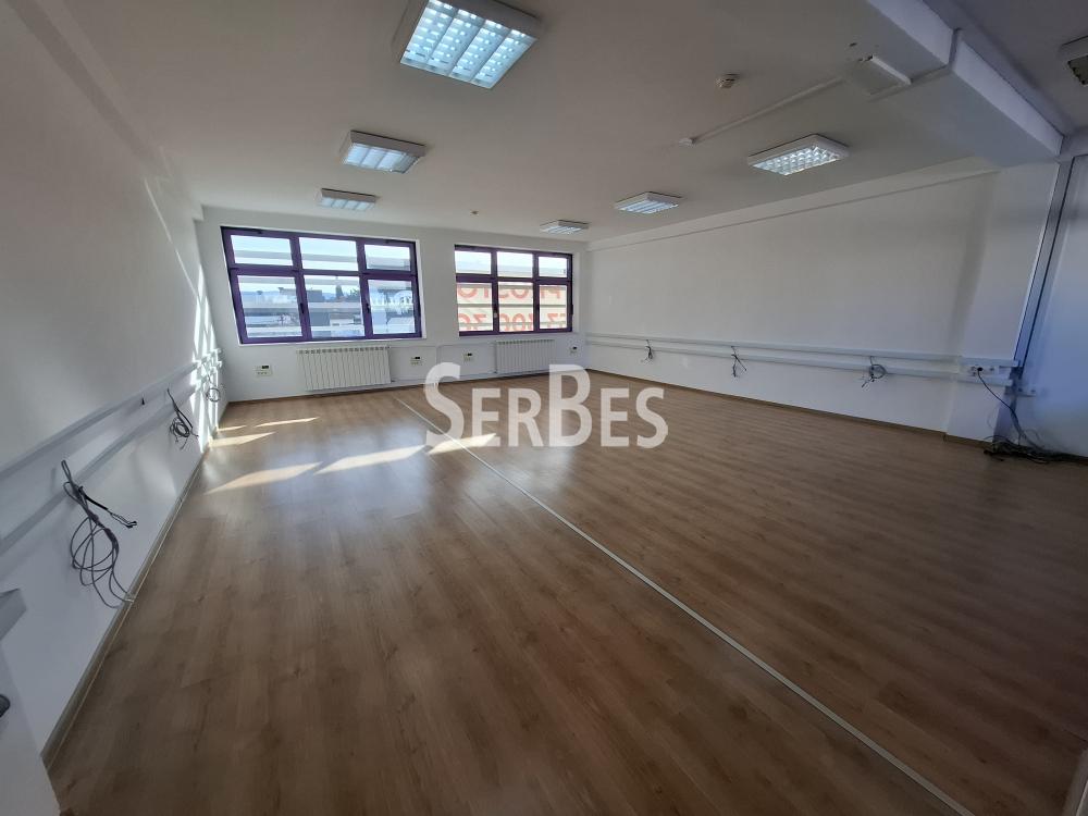 Lokal Izdavanje Novi Sad  500 m2
