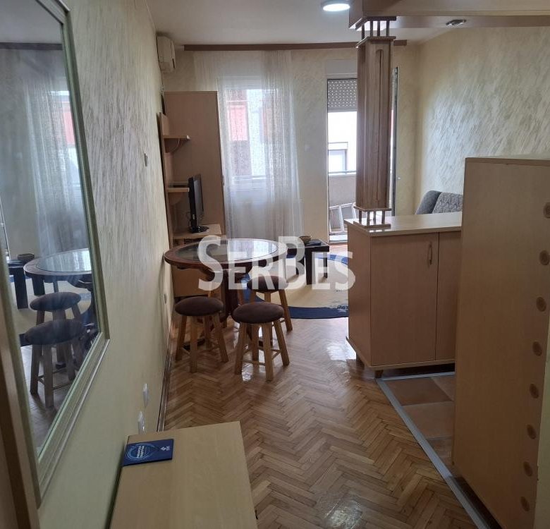 Odlična garsonjera 30m2 u centru sa terasom ID#1798