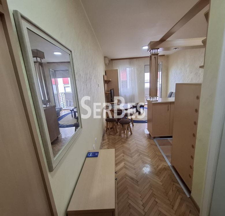 Odlična garsonjera 30m2 u centru sa terasom ID#1798