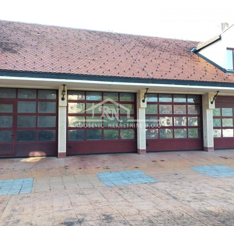 Lokal Izdavanje Beograd Batajnica 474.62 m2